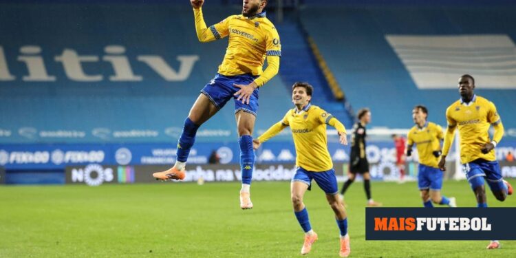 Estoril-Alverca, 4-1 (chronicle) | MOREFOOTBALL