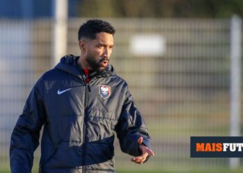 Gaël Clichy coaches 3rd division team… because of Football Manager