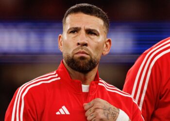 «I think Otamendi is very difficult to play for Barcelona»
