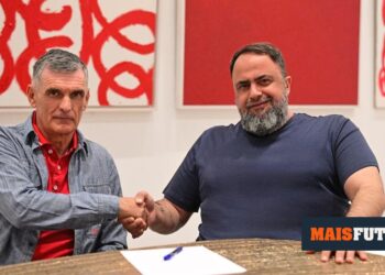 OFFICIAL: Olympiakos renews contract with coach