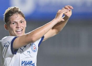 Bahia remains at 100% and wins at Barradão after eight games and six years