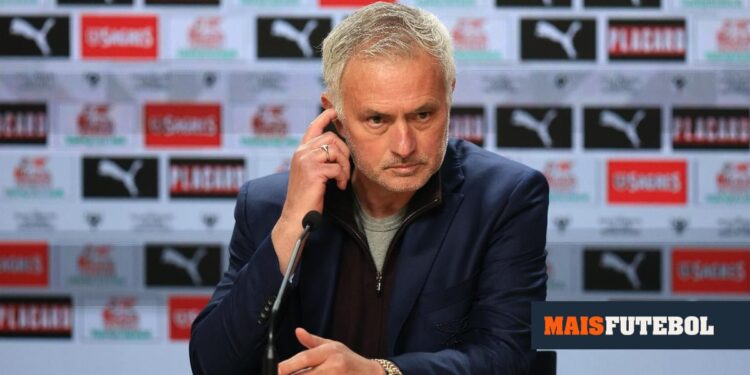 Benfica: Mourinho fails press conference again