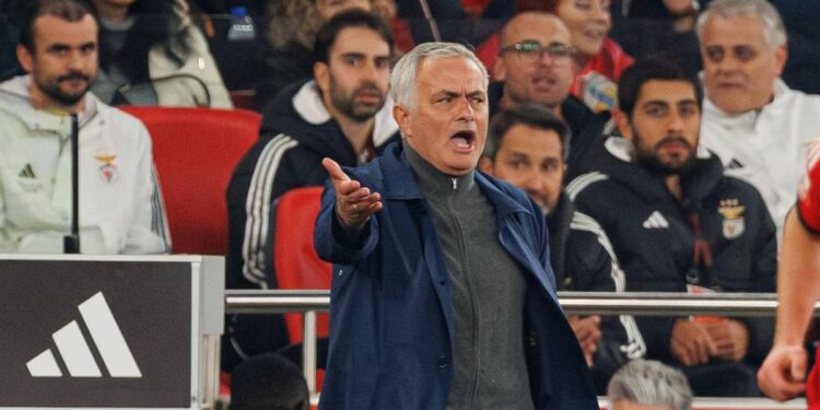 Benfica: Mourinho on his axis