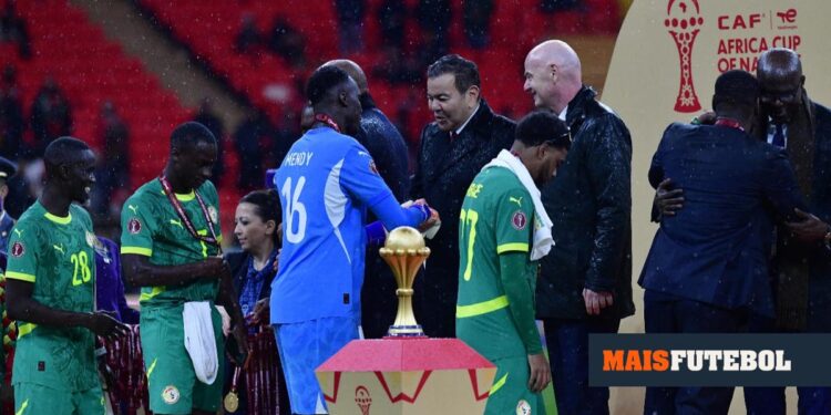 CAN: Infantino condemns “deplorable scenes” in the final and appeals to CAF