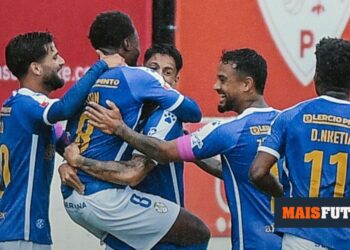 Crazy game in the II League, with the end of a film: Feirense beats Oliveirense 4-3