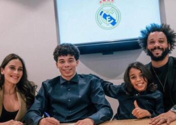 Enzo Alves signs his first professional contract with Real Madrid