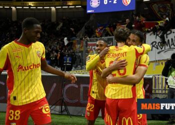 France: Lens closes first lap in the lead