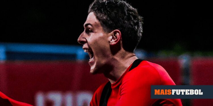 II Liga: João Fonseca gives victory to Benfica B and is sent off for taking off his shirt