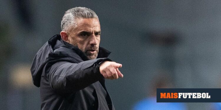 «If we are not cautious in the market, we will have 40 players in two months»