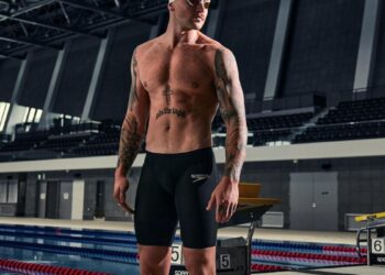Indoor swimming gains weight in winter and Speedo goes on sale at the best time