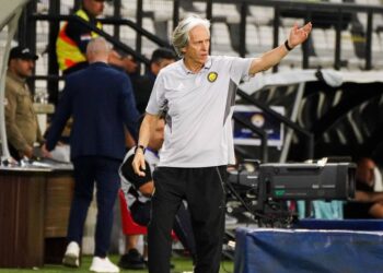 Jorge Jesus highlights former FC Porto player and says: «Playing every three days is not easy»