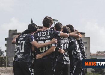 League 3: V. Guimarães B, Trofense and Varzim in the promotion phase