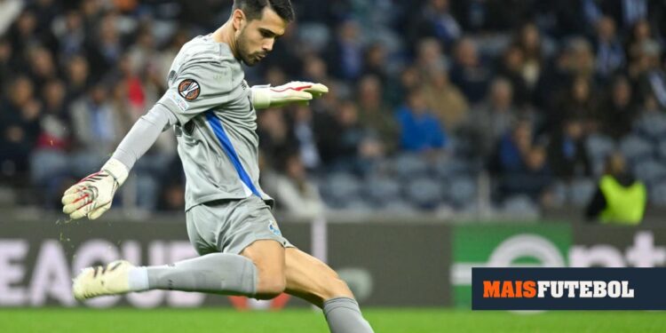 League: Diogo Costa named best goalkeeper of the month of December