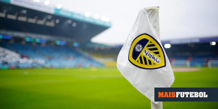 Leeds fan dies in stadium before Man United game