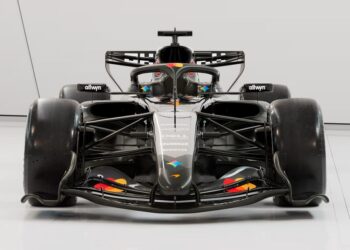 McLaren presents car for testing in Barcelona