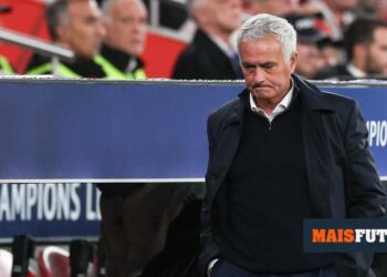 Mourinho: «Sidny will, in principle, end up playing»