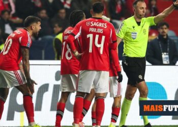 Mourinho: «The referee showed Otamendi his muscles, but he doesn’t do it with everyone»