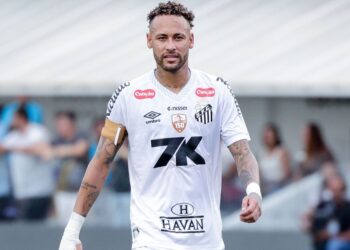 Neymar forces his friends to go through the same knee pain (video)