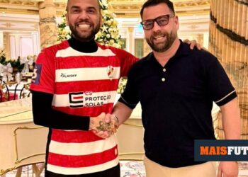 OFFICIAL: Dani Alves buys São João de Ver and wants to play again