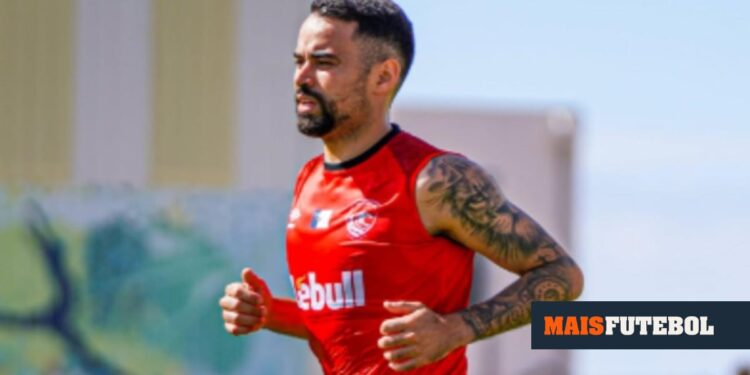 OFFICIAL: Santa Clara sells Luquinhas to Radomiak Radom by Gonçalo Feio