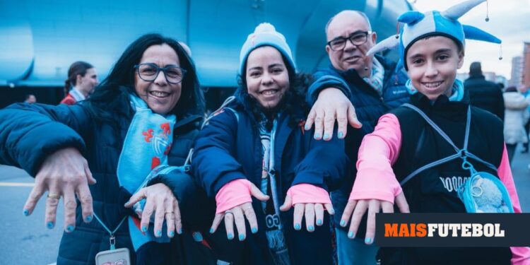 PHOTOS: Celta fans go to the ball with painted nails in support of Borja Iglesias