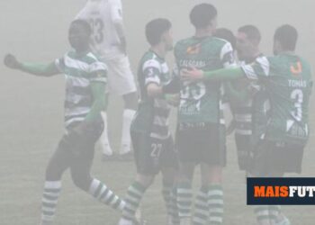 PHOTOS: fog interrupts duel between Sp. Covilhã and Académica