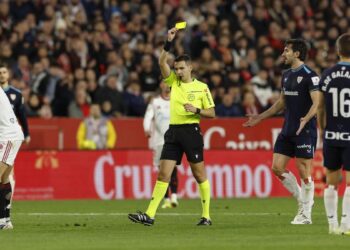 These were the two Sevilla-Athletic VAR conversations