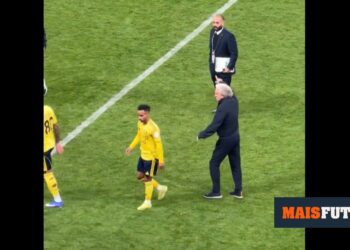 VIDEO: Abdul Ghareeb refuses JJ’s request and the reaction… is a classic