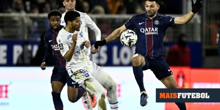 VIDEO: Gonçalo Ramos leaves frustrated in PSG’s narrow victory