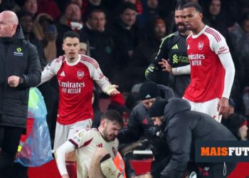 VIDEO: Martinelli’s push to Conor Bradley that caused confusion
