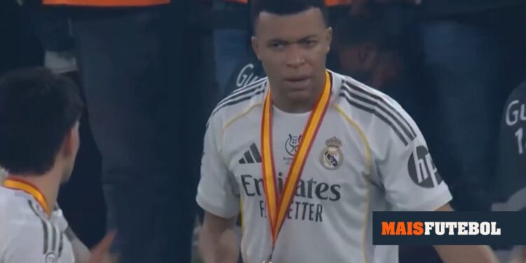 VIDEO: Mbappé tells colleagues not to act as a “guard of honor” for Barcelona
