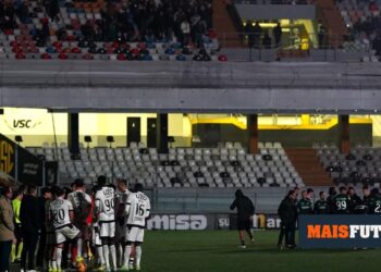 VIDEO: blackout at 90+2m interrupts derby between V. Guimarães and Moreirense
