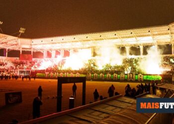 VIDEO: blackout at stadium postpones Radomiak game, by Gonçalo Feio