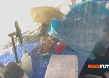 VIDEO: rain and hail flood the press area at Barcelona stadium