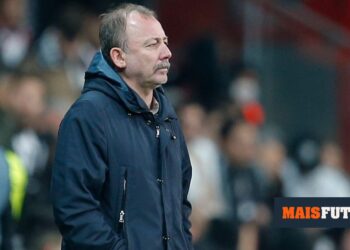 Besiktas coach on Rafa: «Seeing the most expensive player stay still…»
