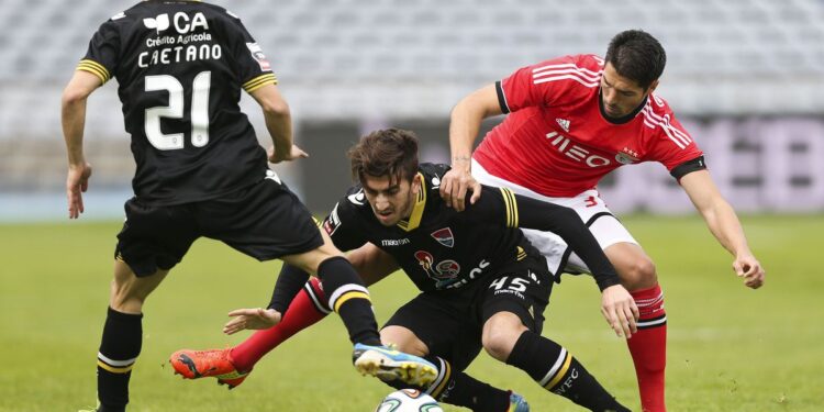 Canadian international (and former Benfica player) ends career at 39