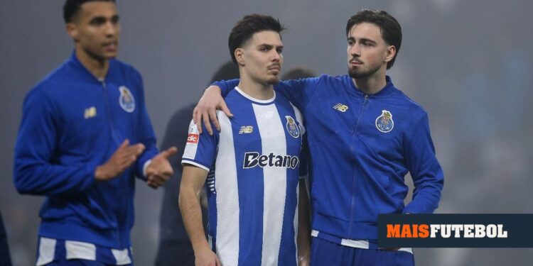 Criticism, irony and support: Francisco Moura highly targeted on social media after the penalty in the classic