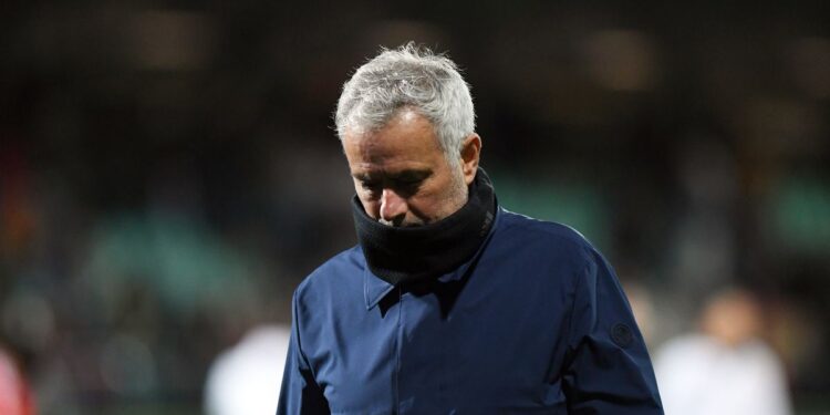 Does Mourinho throw in the towel? «The difference could be 12 points…»