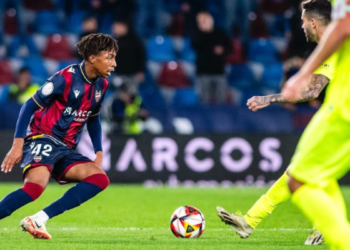 Elche announces, on the horn, reinforcement for right back