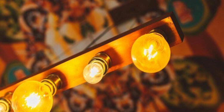 Electricity price today, Friday, February 6th, by lanes and sections: When is it cheapest?