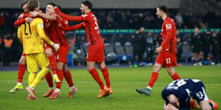 Freiburg advances to the semi-finals on penalties