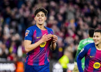 Marc Bernal learns from Lewandowski