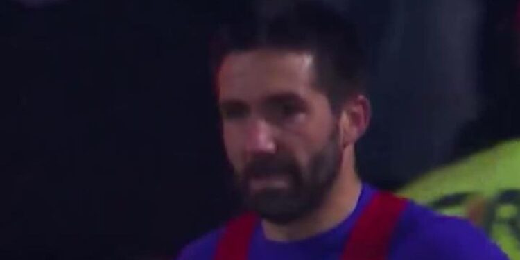 Proof that men are not measured by their feet: João Moutinho’s extraordinary gesture