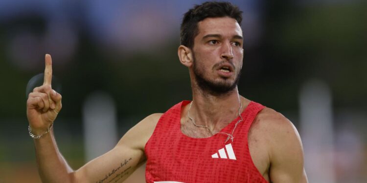 Quique Llopis destroys Spanish 60 meter hurdles record