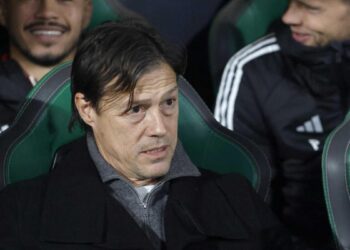 Tension and insults upon Sevilla’s arrival at the airport