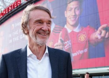 The United Kingdom demands an apology from the United owner for his words against immigrants