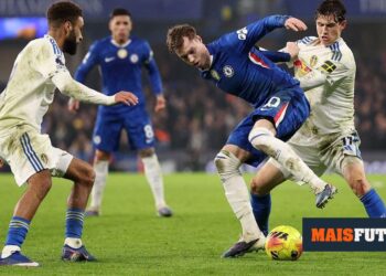 VIDEO: Chelsea slips at home with incredible Palmer miss