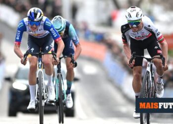 VIDEO: João Almeida second as Evenepoel escapes for the lead in Valencia