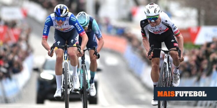 VIDEO: João Almeida second as Evenepoel escapes for the lead in Valencia
