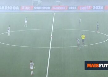 VIDEO: thunder and torrential rain interrupt Botafogo-Fluminense